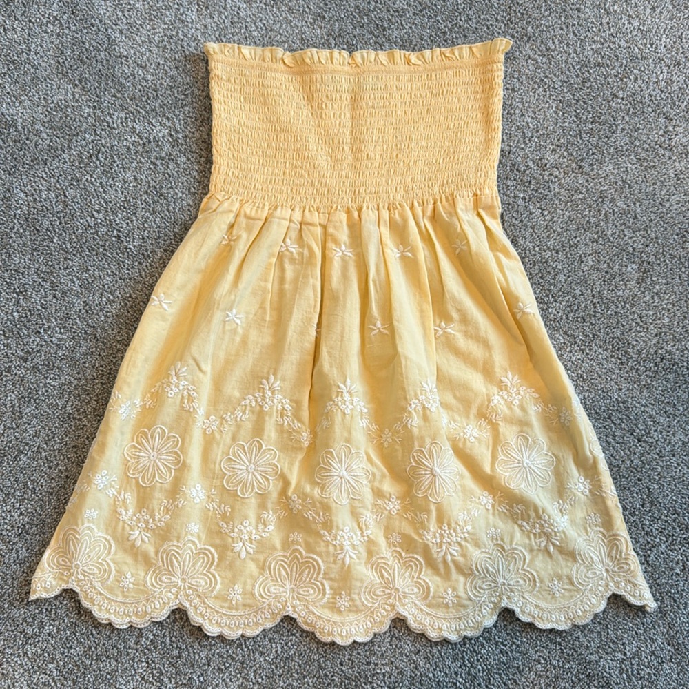 NWOT Maurices Strapless Smocked Bodice Scalloped Hem Top